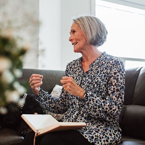 Lucinda Holliday, Separation & Divorce Consultant talking to a client